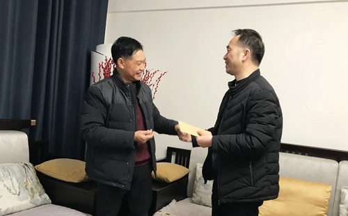 集團領導春節(jié)前走訪慰問一線職工、困難職工和離退休老干部(圖2)