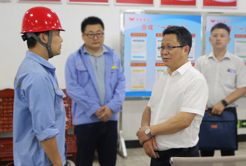 集團領導看望慰問離退休黨員、基層困難黨員和年輕黨員