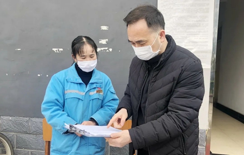 周金平先后到楚星公司、松滋肥業(yè)、實(shí)訓(xùn)基地和股份公司檢查疫情防控工作