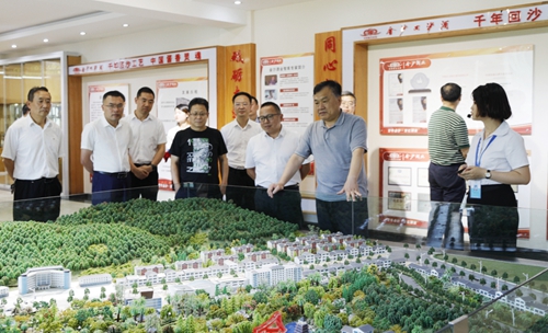 袁衛(wèi)東、王大真到金沙酒業(yè)調(diào)研指導(dǎo)工作